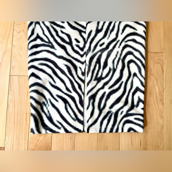 Cute zebra pencil skirt size medium - Picture 2 of 6